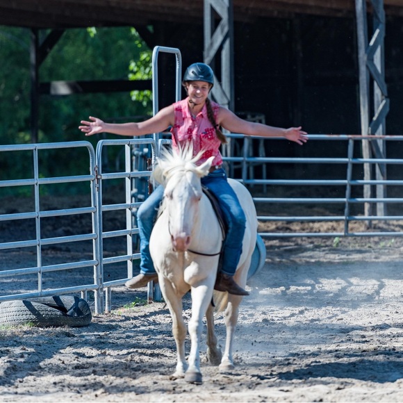 Meet your Posher, Kristen - Picture 13 of 16